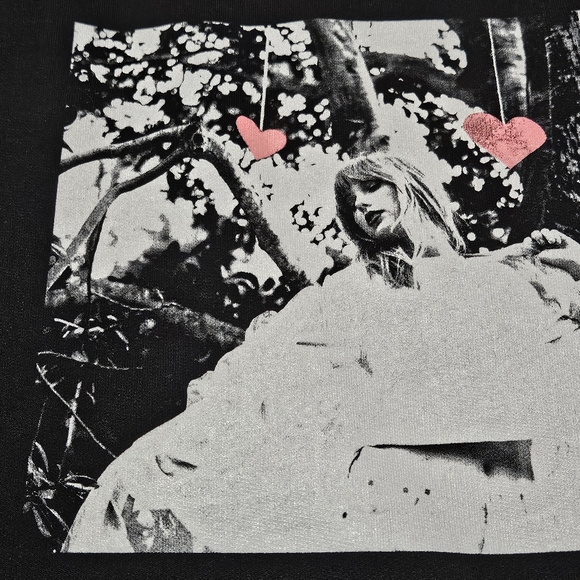 "Home is Where the Heart Is" Lover Valentine's Day Crewneck - Picture 8 of 16